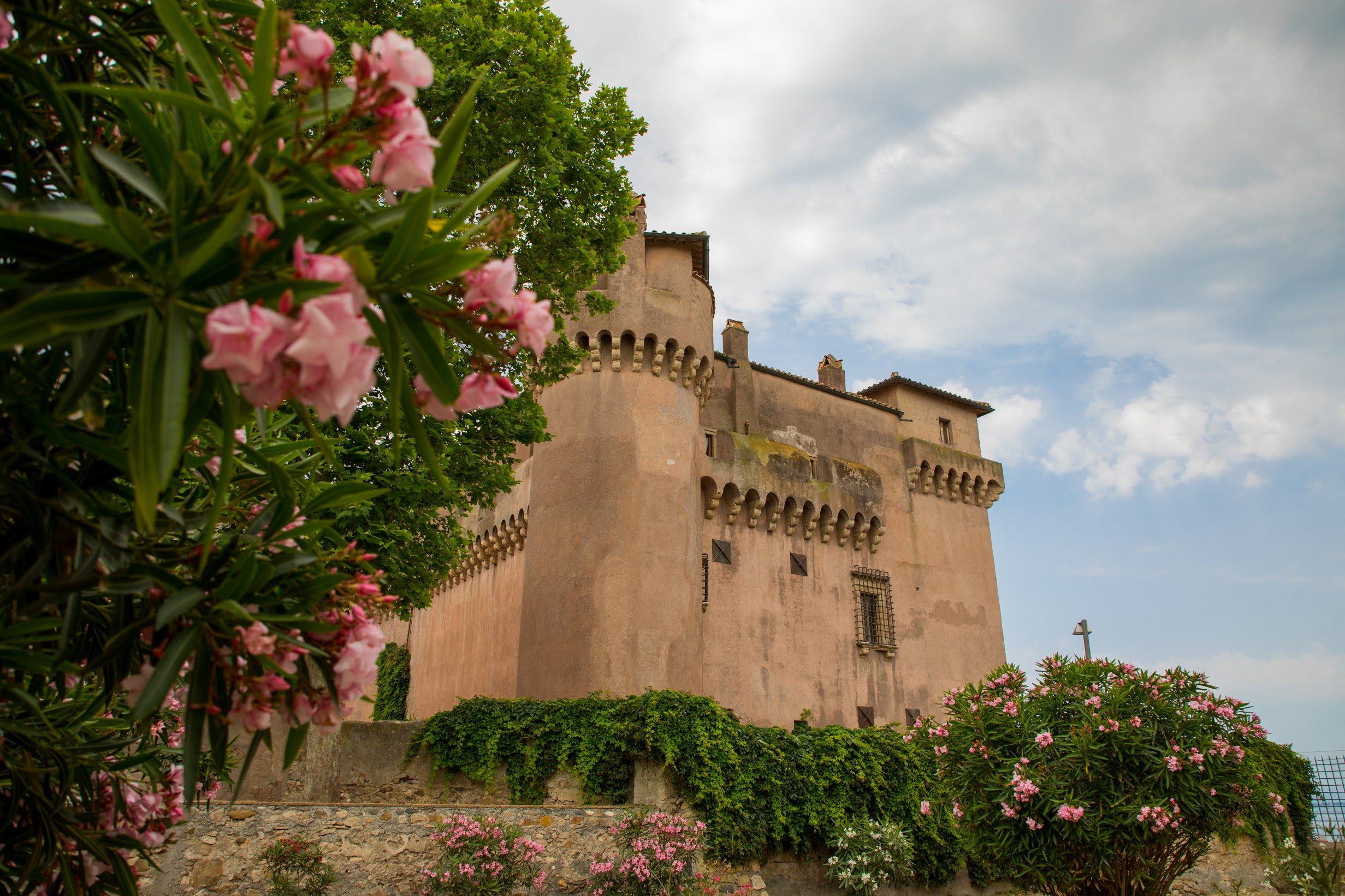 L’ingresso al Castello di Santa Severa per assistere ai concerti è