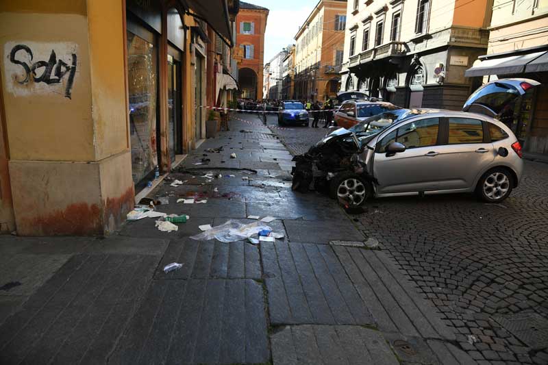 Modena, auto falcia pedoni. Ci sono feriti gravi. Il conducente fermato dopo aver cercato di fuggire 15 Maggio 2026, Modena, Italia Foto LaPresse